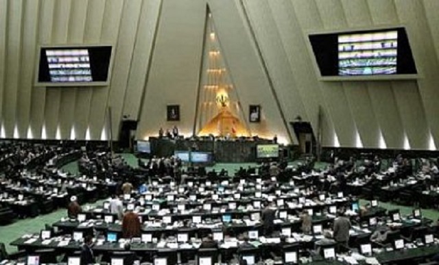 Парламент Ирана одобрил проект закона по иранской ядерной сделке